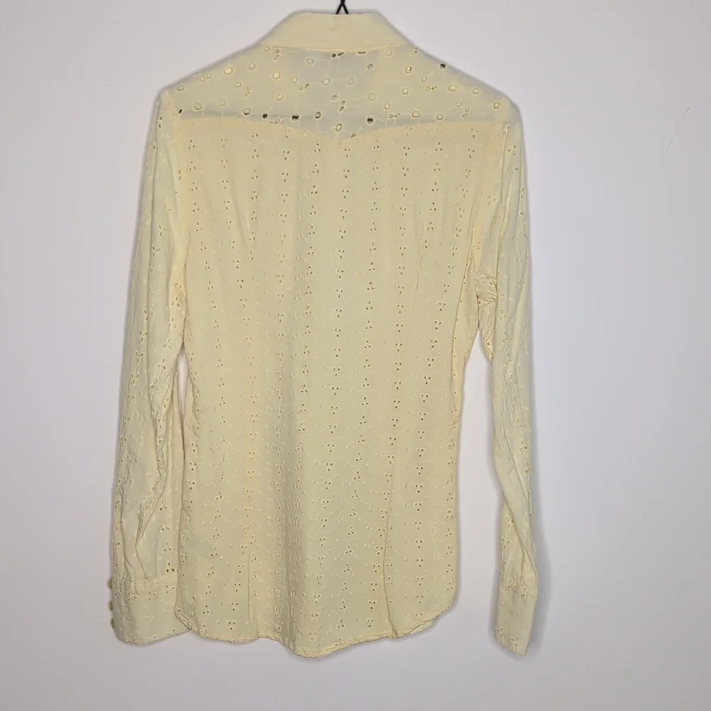 Guess‎ Women's Small Yellow Long Sleeve Button Up Collar Lace Shirt - Picture 3 of 4